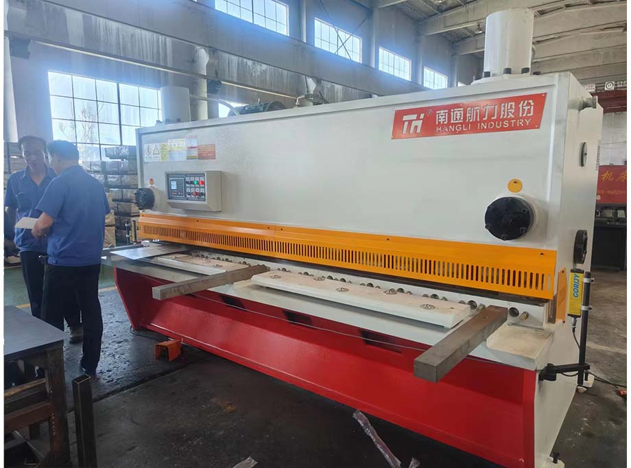 剪板機(jī)安全光柵解決方案