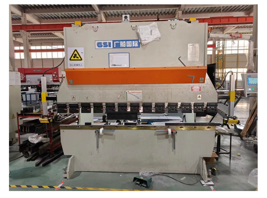 折彎機保護裝置安裝完成，防止安全事故刻不容緩